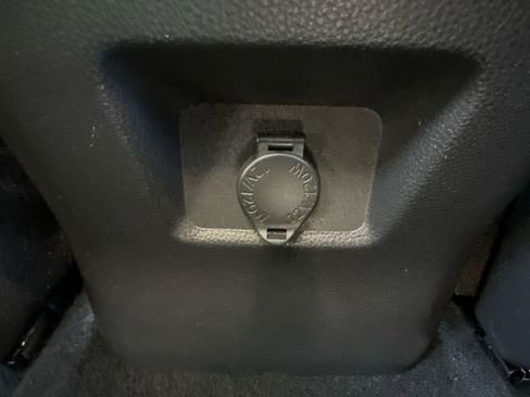 Used 2022 Toyota RAV4 LE AWD/4WD image 19