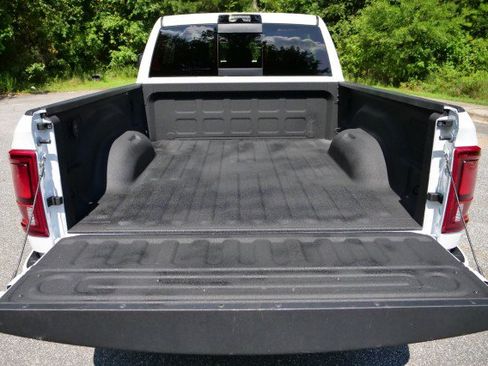 Used 2026 RAM 2500 Laramie AWD/4WD image 11