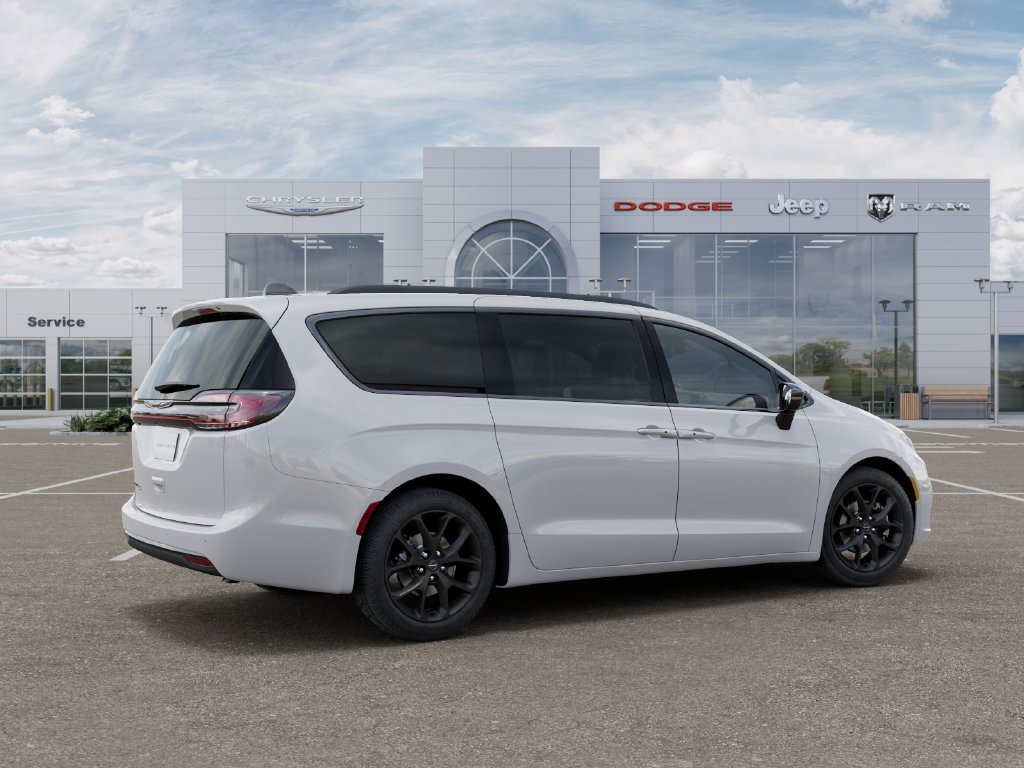 New 2026 Chrysler Pacifica Select w/ S Appearance Package FWD image 4