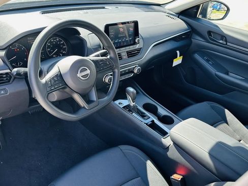 Used 2025 Nissan Altima 2.5 S FWD image 11