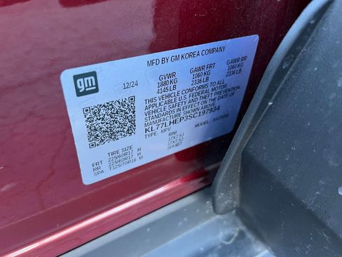 Used 2025 Chevrolet Trax LT image 24