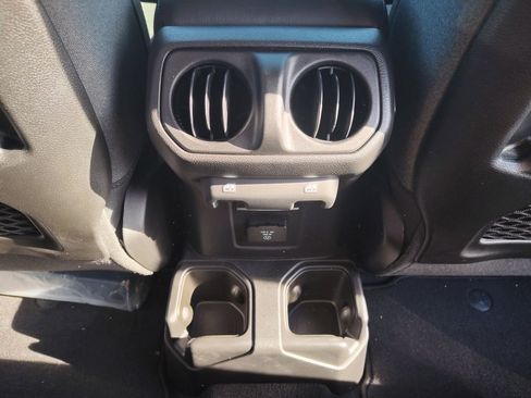 New 2025 Jeep Wrangler Unlimited Rubicon w/ Convenience Group image 30