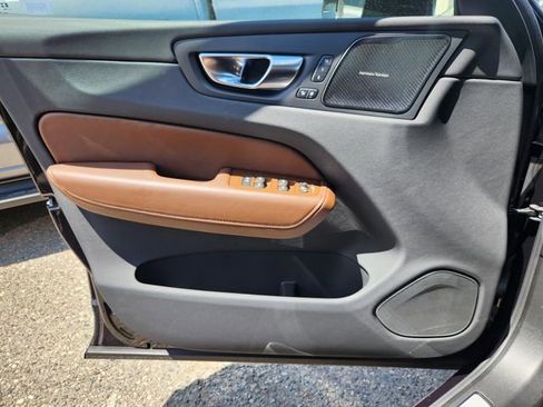 Certified 2025 Volvo XC60 B5 Plus w/ Climate Package image 7