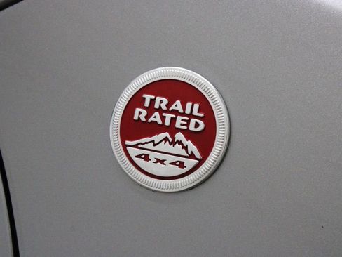 Used 2016 Jeep Cherokee Trailhawk image 41