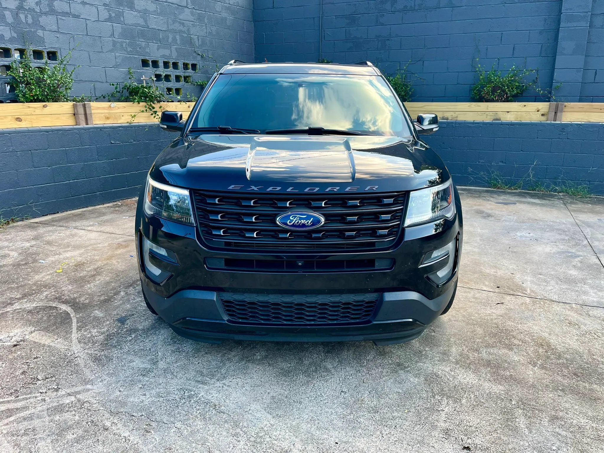 Used 2016 Ford Explorer Sport w/ Equipment Group 401A AWD/4WD image 2