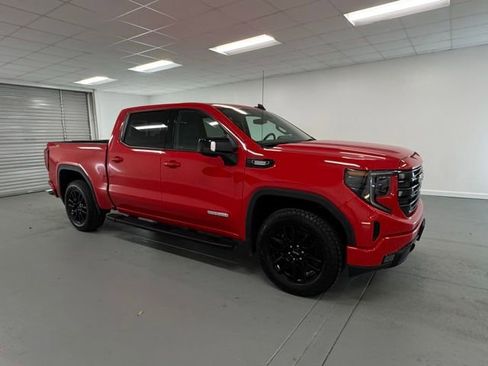 Used 2025 GMC Sierra 1500 Elevation w/ Elevation Premium Package image 3