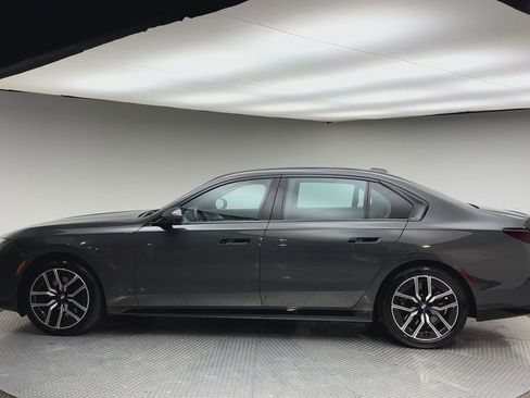 Used 2024 BMW 760i xDrive w/ Executive Package image 5