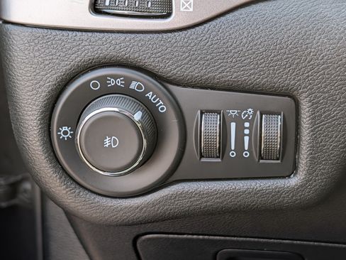 Used 2022 Jeep Cherokee Latitude Lux AWD/4WD image 26