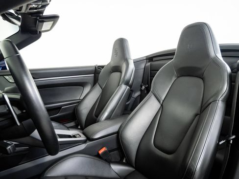 Used 2022 Porsche 911 Carrera RWD image 5