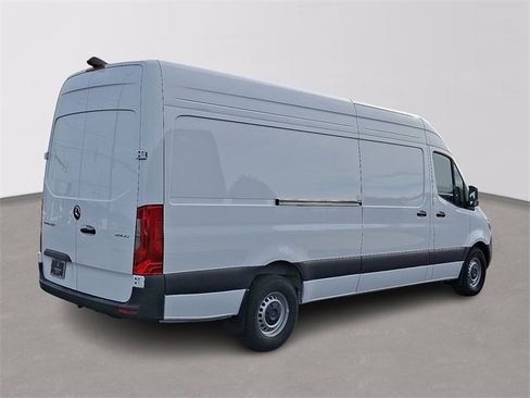Used 2025 Mercedes-Benz Sprinter 2500 image 5