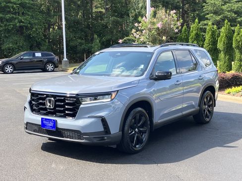 Certified 2025 Honda Pilot Black Edition image 6