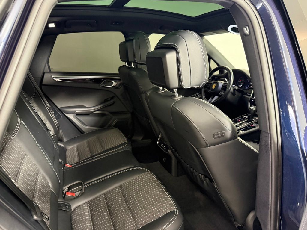 Certified 2023 Porsche Macan Turbo AWD/4WD image 17