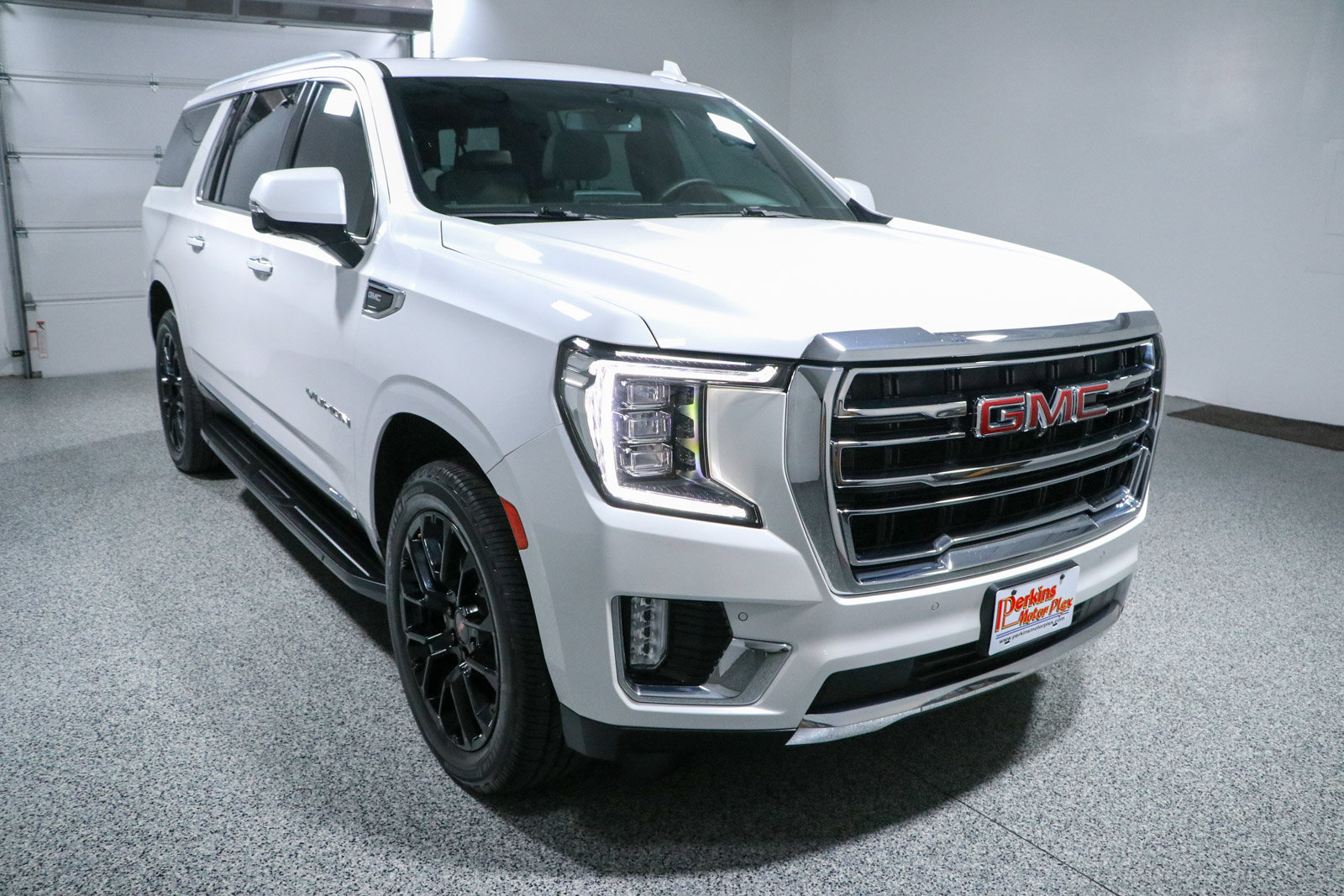 Used 2022 GMC Yukon XL SLT w/ SLT Premium Package RWD image 5