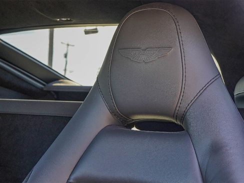 Used 2022 Aston Martin V8 Vantage Coupe image 23