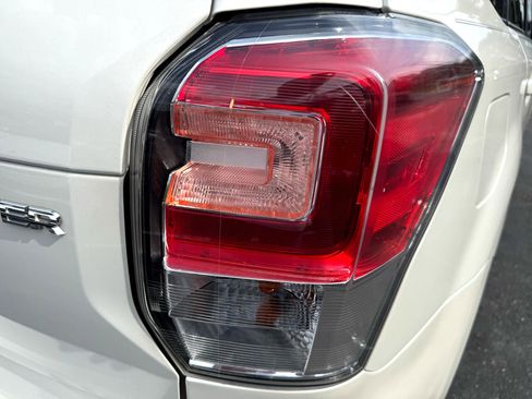 Used 2018 Subaru Forester 2.5i Premium w/ All-Weather Package image 20