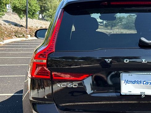 Used 2025 Volvo XC60 B5 Plus image 36