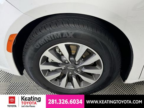 Used 2023 Chrysler Pacifica Limited FWD image 31