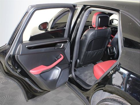 Used 2019 Porsche Macan S image 23