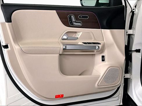 Certified 2022 Mercedes-Benz GLB 250 4MATIC image 22