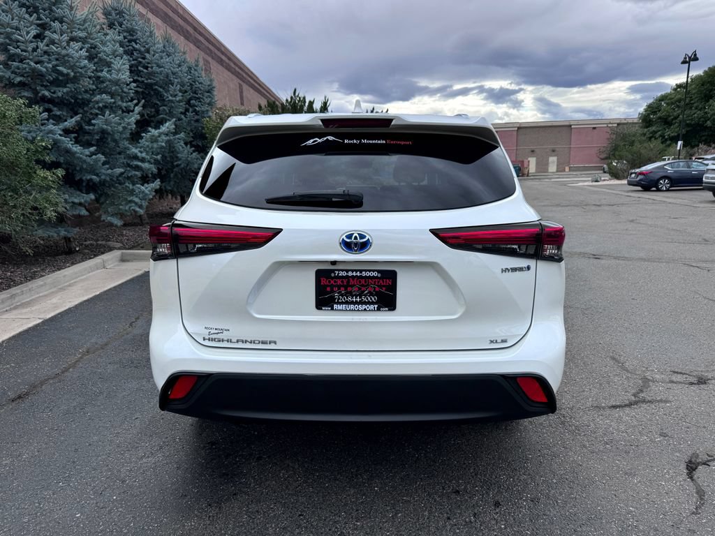 Used 2020 Toyota Highlander XLE AWD/4WD image 11