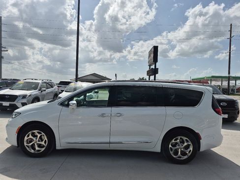 Used 2021 Chrysler Pacifica Limited w/ Premium & Safety Sphere Group AWD/4WD image 9