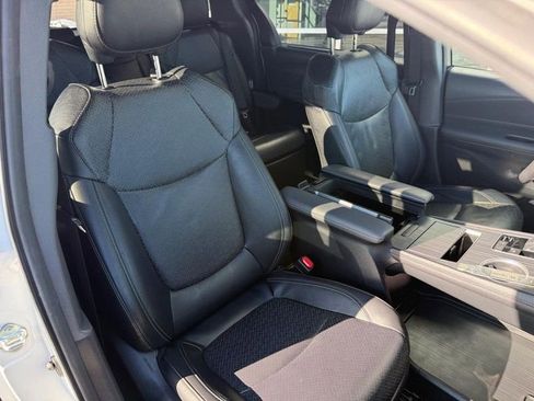 Used 2023 Toyota Sienna XSE image 11