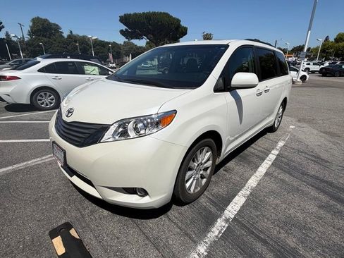 Used 2015 Toyota Sienna XLE w/ XLE Navigation Package AWD/4WD image 2