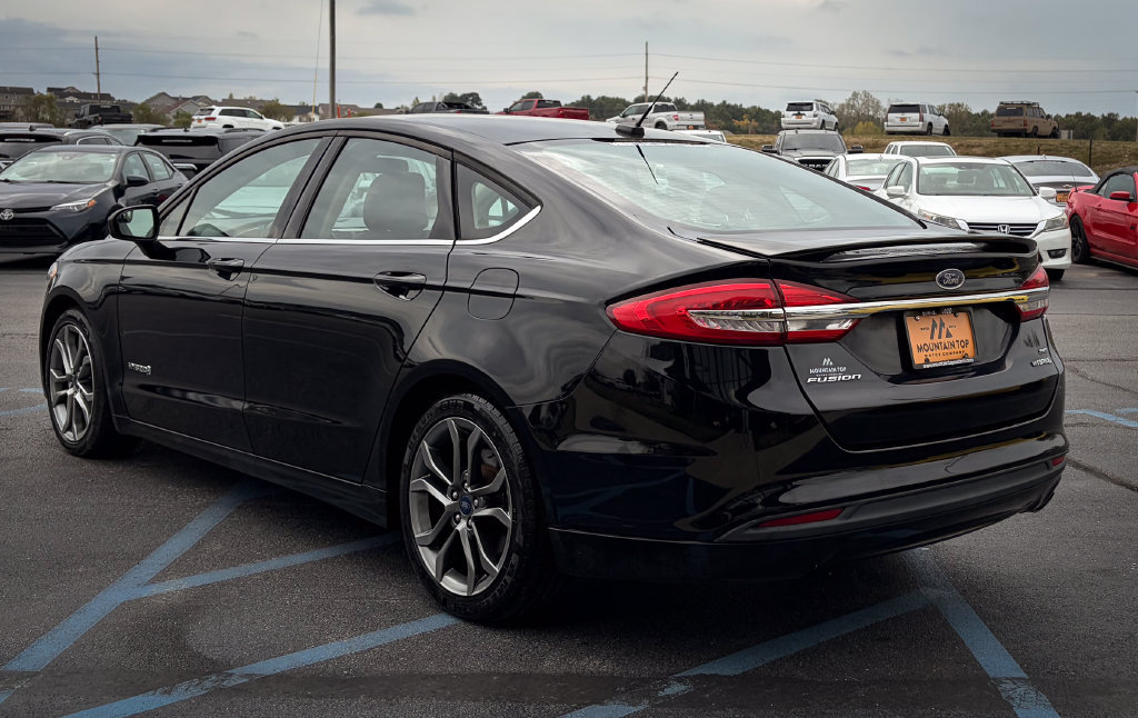 Used 2017 Ford Fusion SE w/ Equipment Group 601A FWD image 21