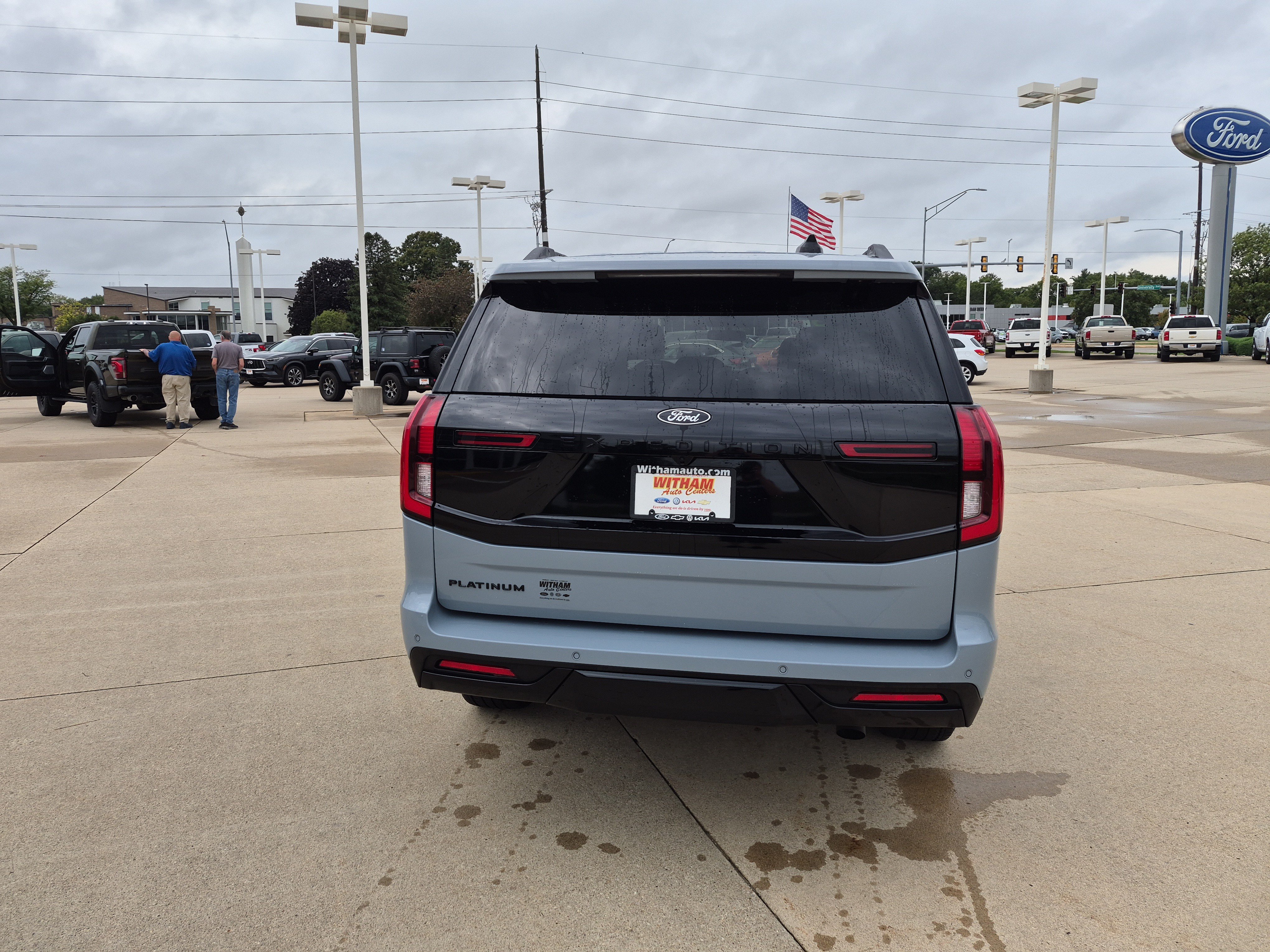 Used 2025 Ford Expedition Platinum w/ Stealth Performance Package AWD/4WD image 5