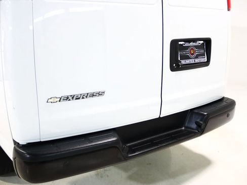 Used 2019 Chevrolet Express 3500 w/ Driver Convenience Package RWD image 57