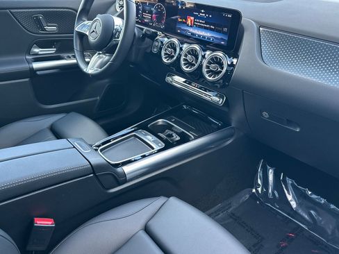 Used 2025 Mercedes-Benz GLA 250 4MATIC image 16