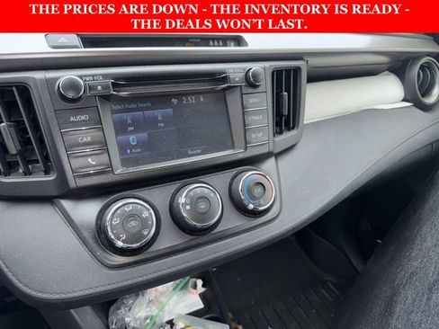 Used 2017 Toyota RAV4 LE FWD image 8