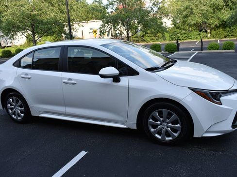 Used 2025 Toyota Corolla LE FWD image 40