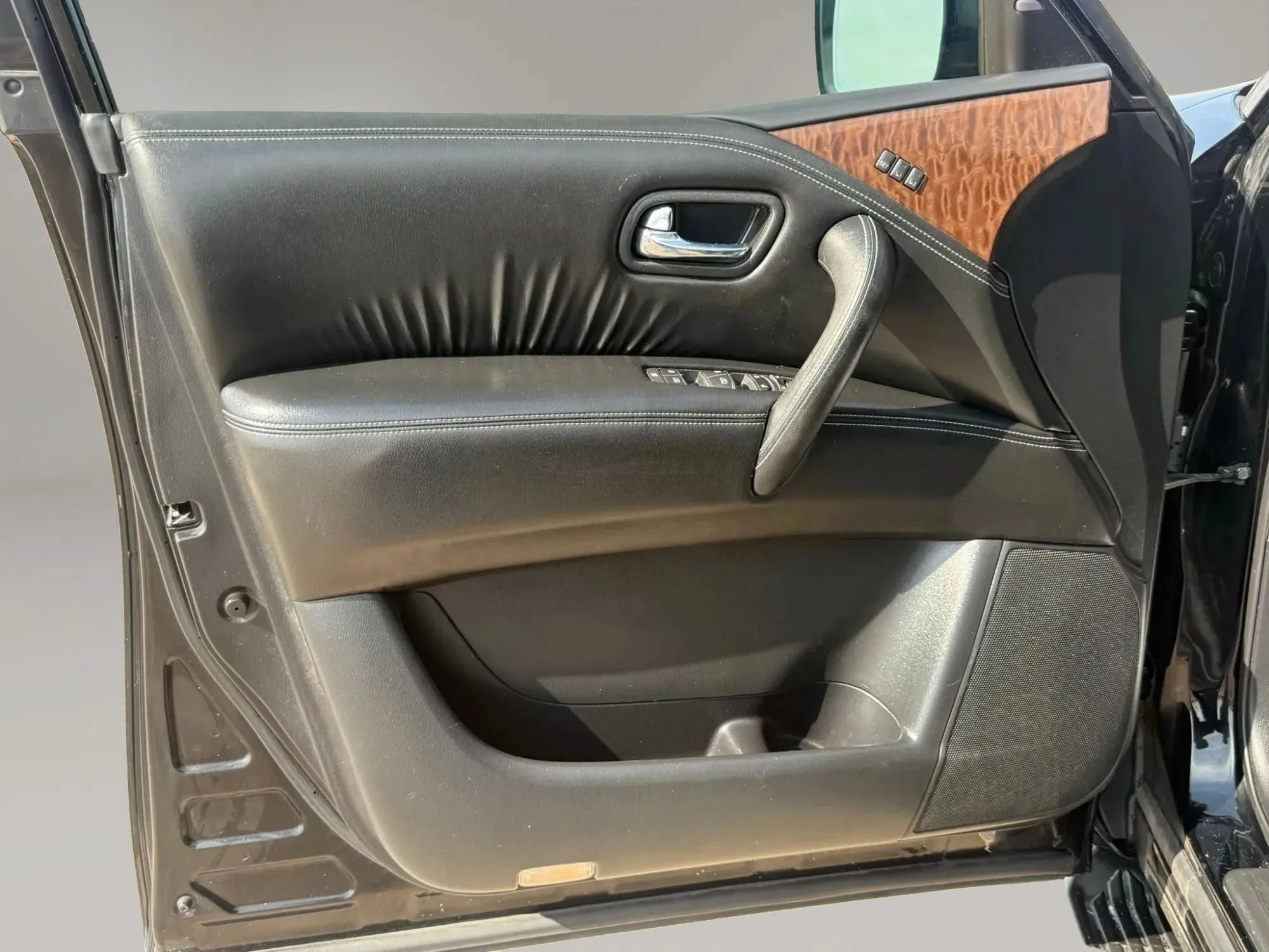 Used 2017 Nissan Armada Platinum RWD image 13