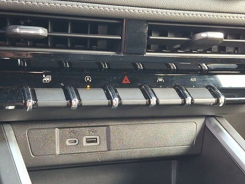 Used 2023 Chevrolet Colorado LT w/ LT Convenience Package III AWD/4WD image 26