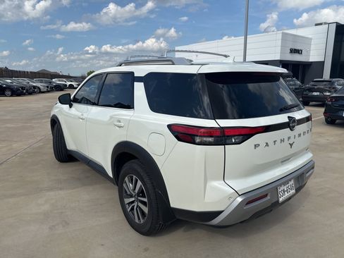 Used 2024 Nissan Pathfinder SL image 12