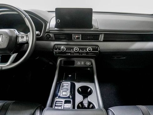 Used 2025 Honda Pilot Touring image 24