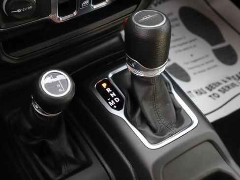 Used 2023 Jeep Gladiator Willys image 27