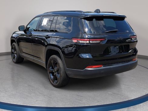 Used 2025 Jeep Grand Cherokee L Limited w/ Black Appearance Package AWD/4WD image 7