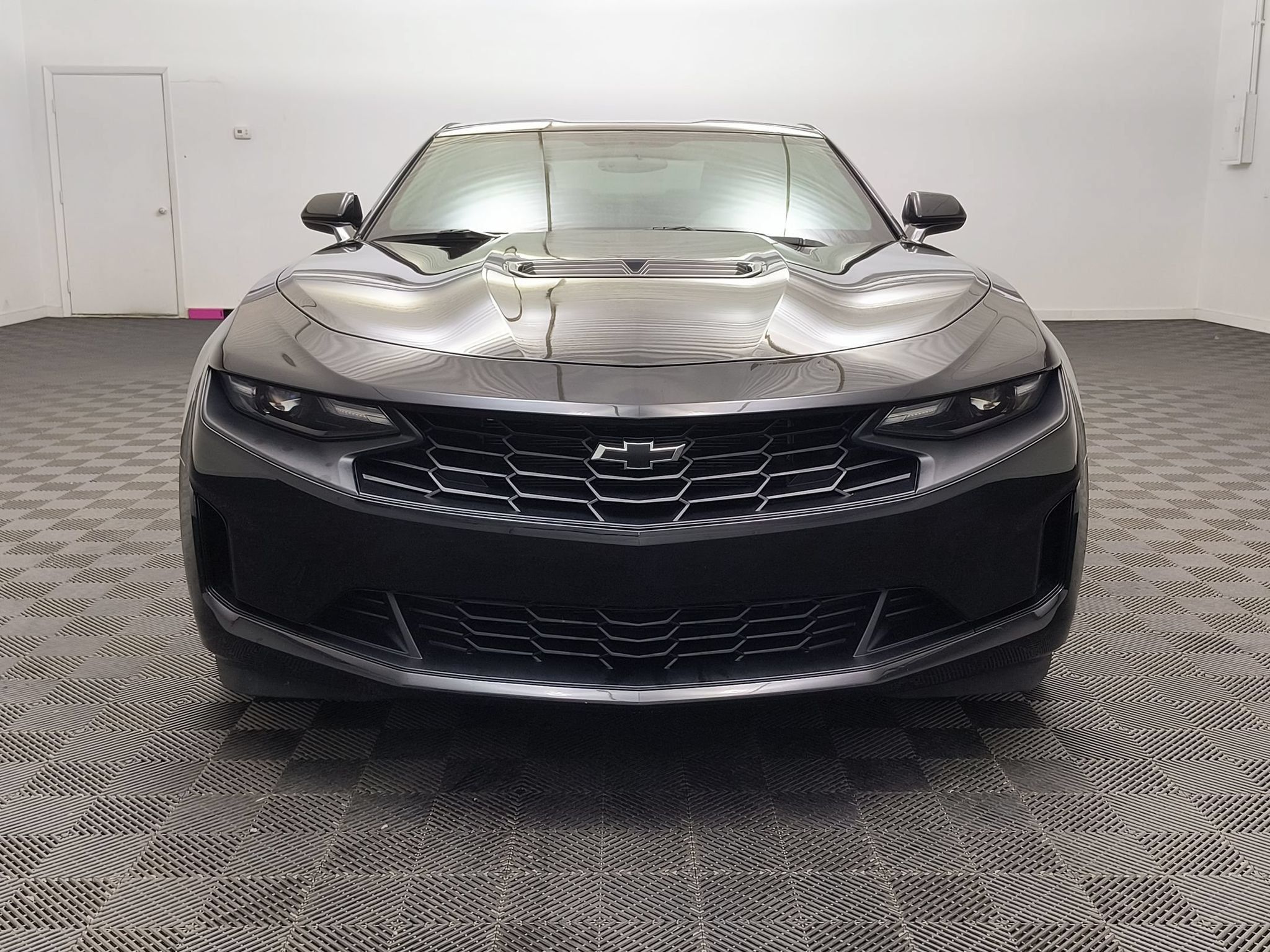 Used 2021 Chevrolet Camaro LT w/ Technology Package RWD image 6