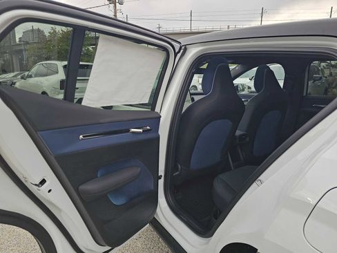 New 2026 Volvo EX30 Plus w/ Protection Package Premier image 15