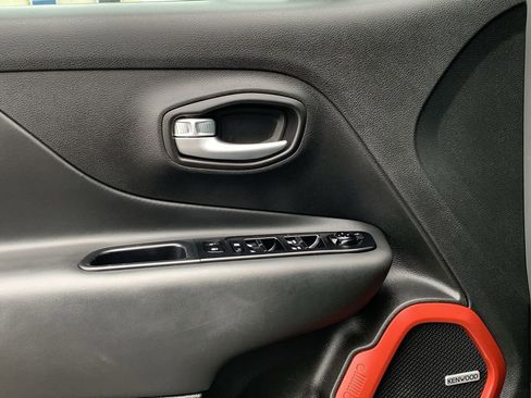 Used 2021 Jeep Renegade Trailhawk w/ Sun & Sound Group image 13