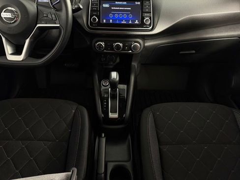 Used 2020 Nissan Kicks S image 22