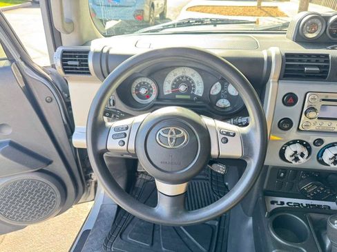 Used 2014 Toyota FJ Cruiser 4WD w/ Convenience Package image 14