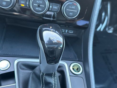 Used 2024 Volkswagen Jetta SE w/ Panoramic Sunroof Package image 24