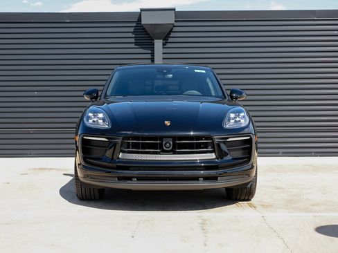 Certified 2025 Porsche Macan image 10