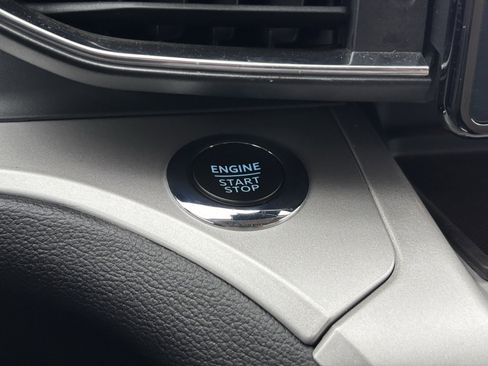 Used 2023 Ford Explorer XLT w/ Equipment Group 202A image 5