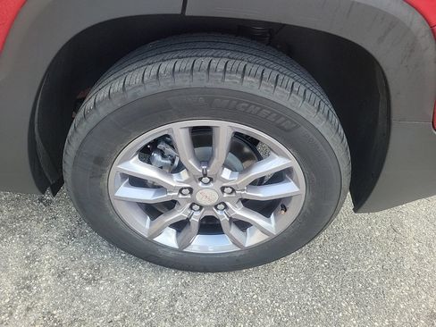 Used 2023 GMC Terrain SLT w/ Infotainment Package II FWD image 9