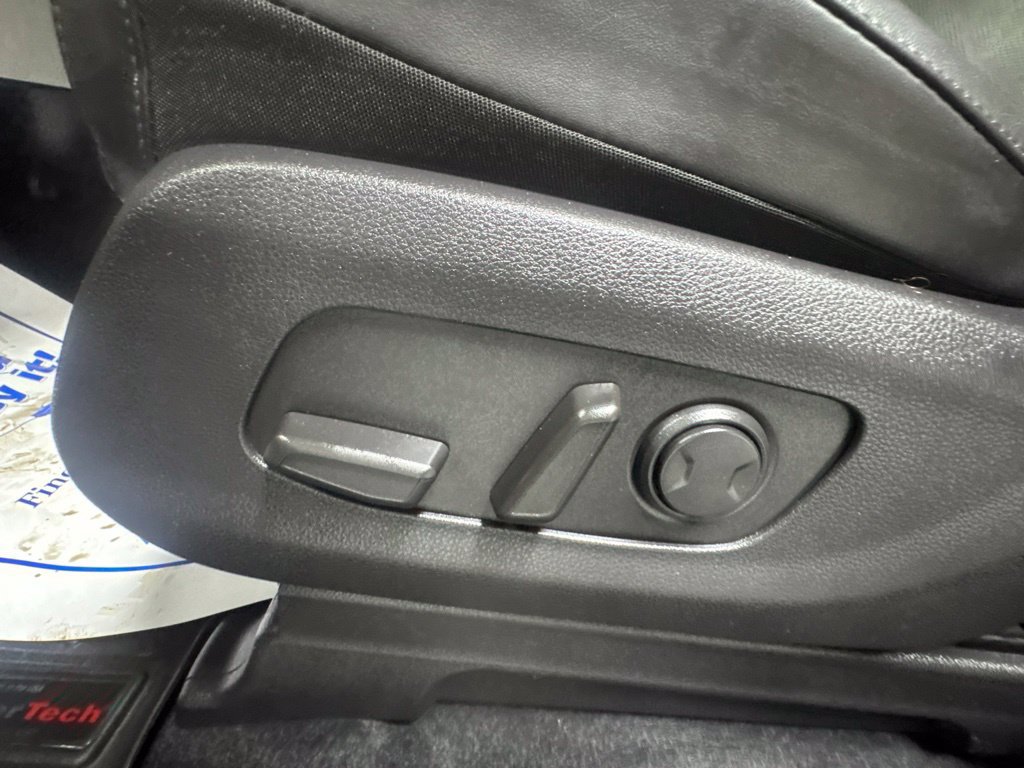 Used 2023 Kia Carnival LX FWD image 17