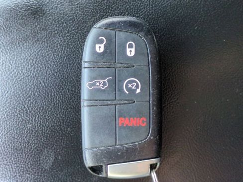 Used 2020 Jeep Grand Cherokee Altitude image 38